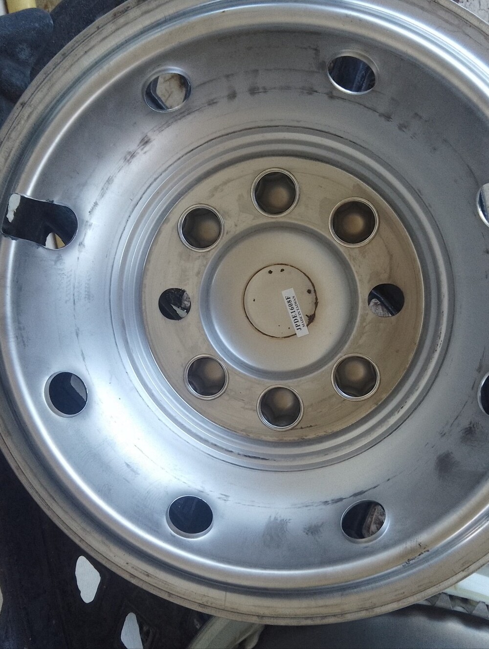 Large Hubcap - Picture 4 of 5